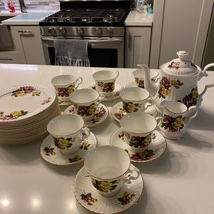 Vintage Royal Windsor Bone China Dessert set. Made in England. 34 pieces.